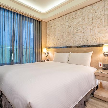 Guide Hotel Taichung Ziyou Luaran gambar