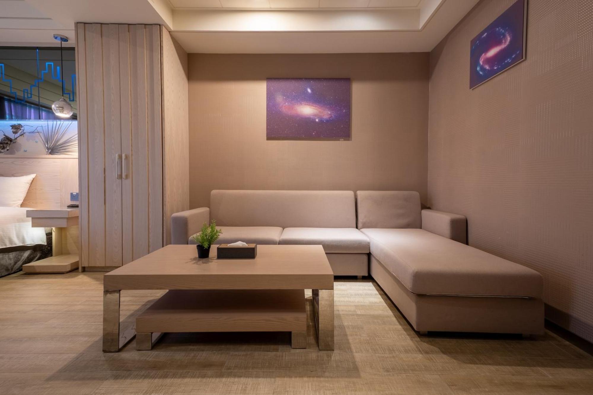 Guide Hotel Taichung Ziyou Luaran gambar