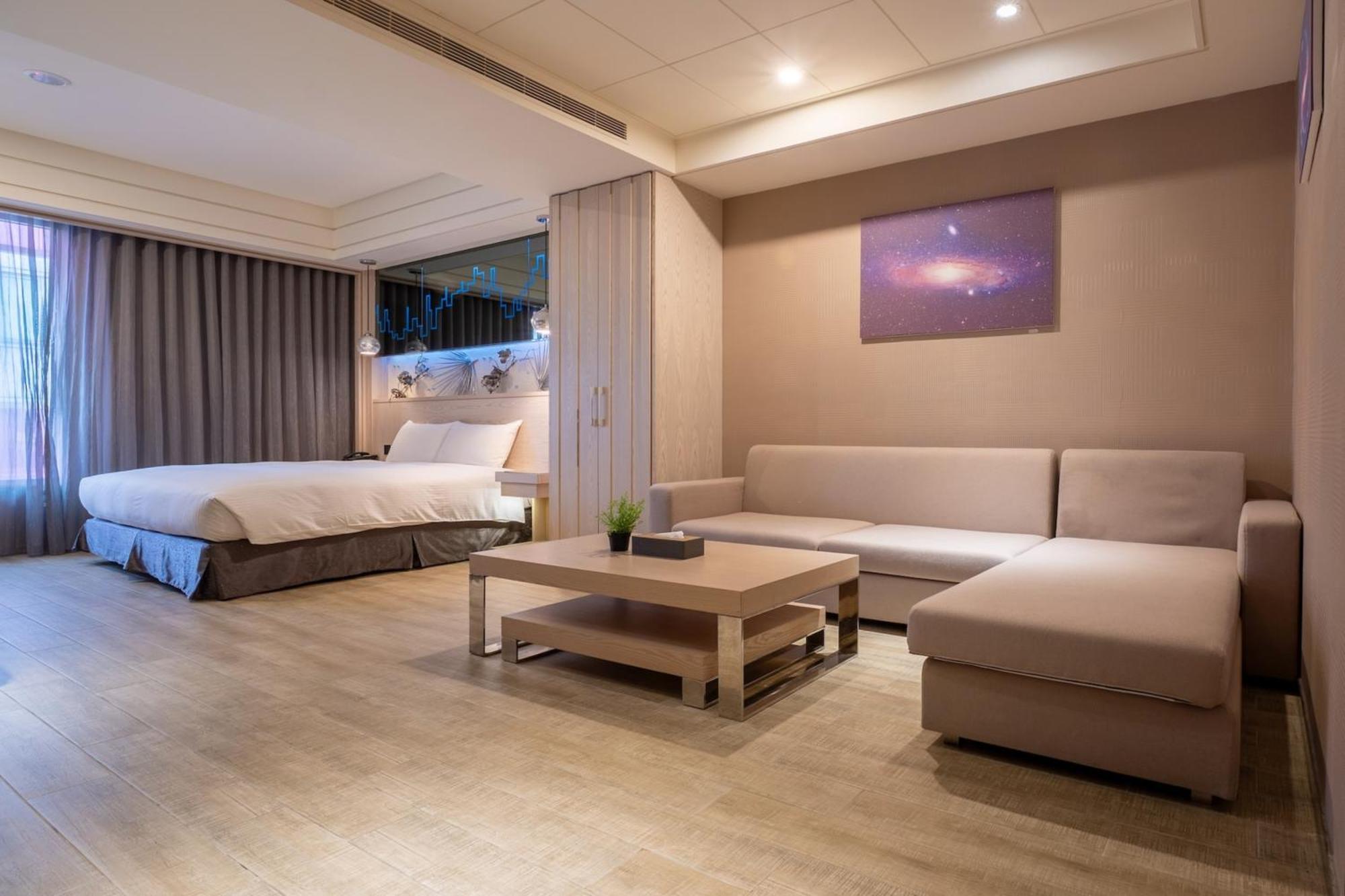 Guide Hotel Taichung Ziyou Luaran gambar