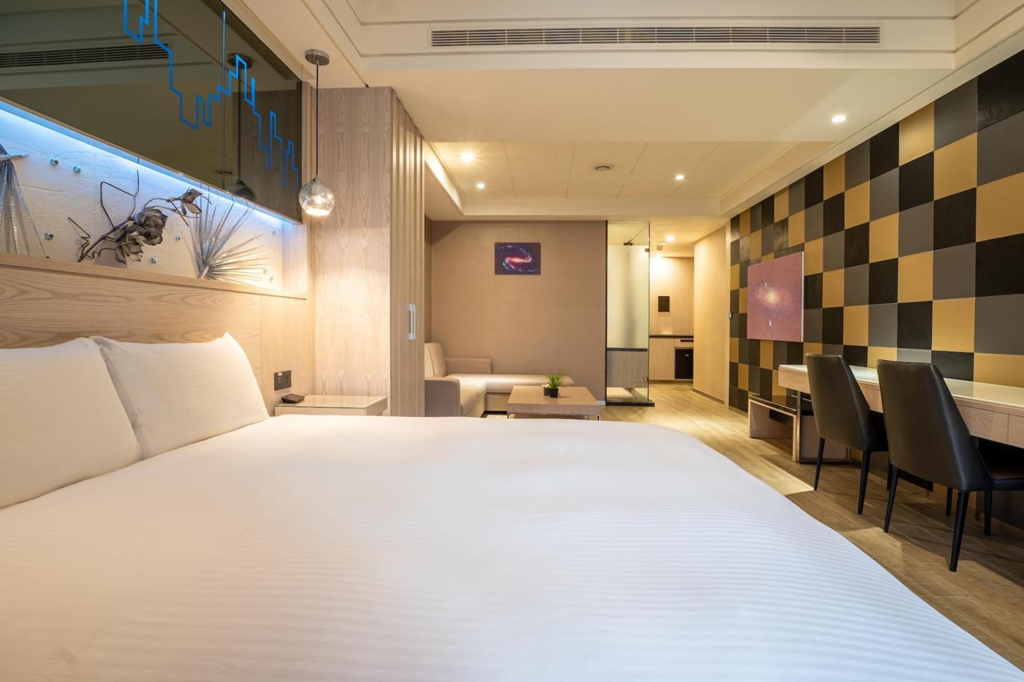 Guide Hotel Taichung Ziyou Luaran gambar
