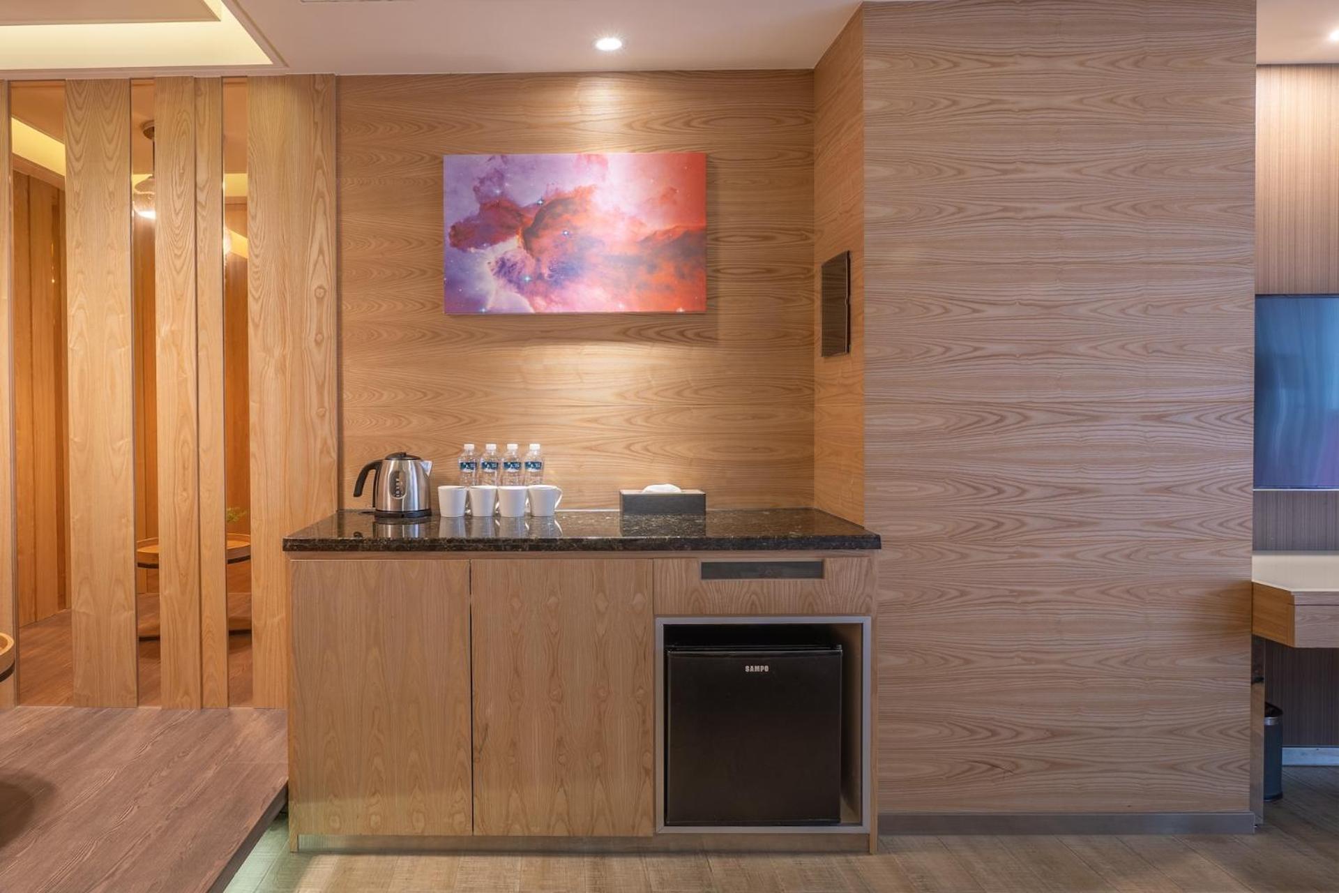 Guide Hotel Taichung Ziyou Luaran gambar