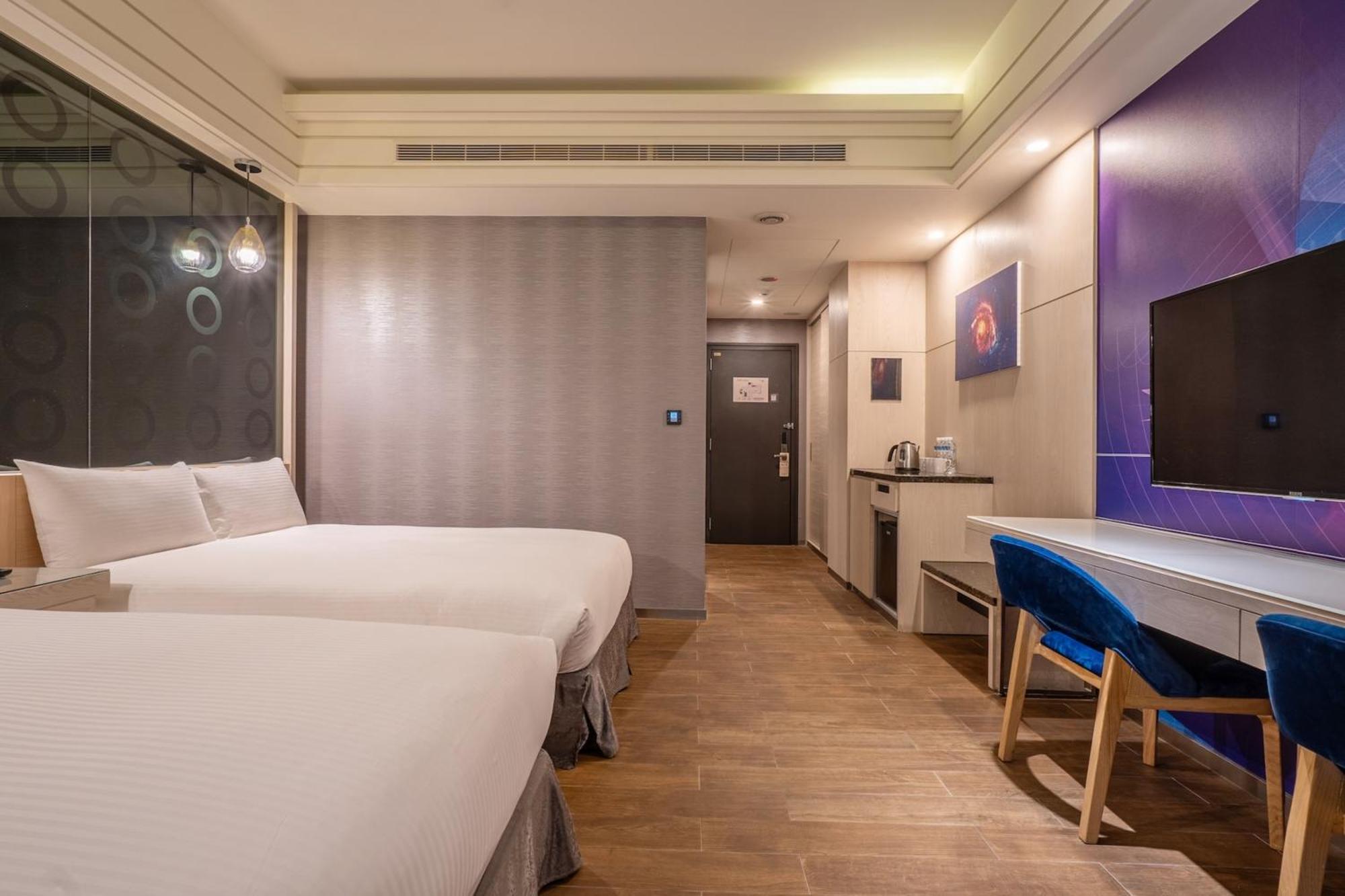 Guide Hotel Taichung Ziyou Luaran gambar