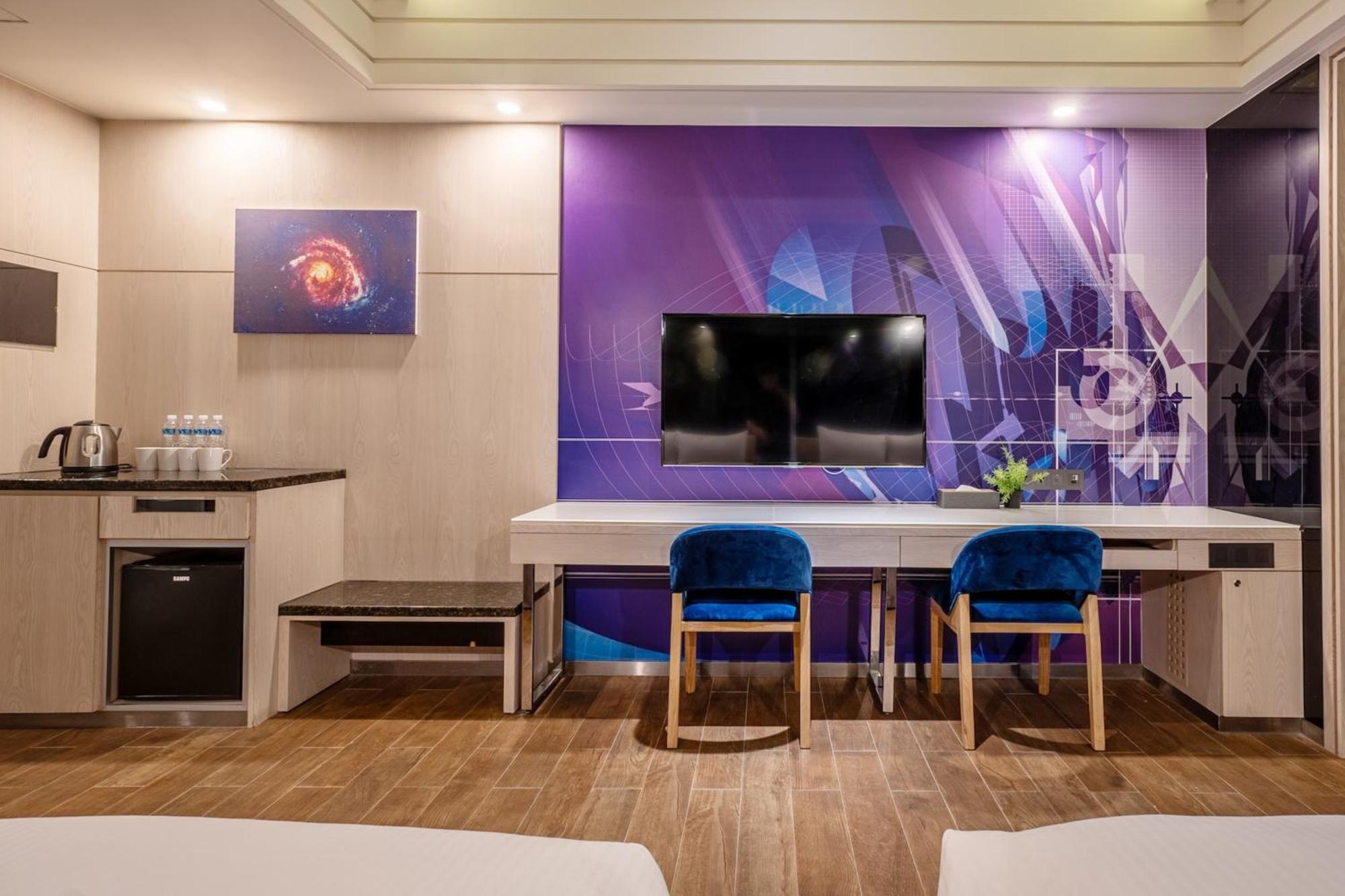 Guide Hotel Taichung Ziyou Luaran gambar