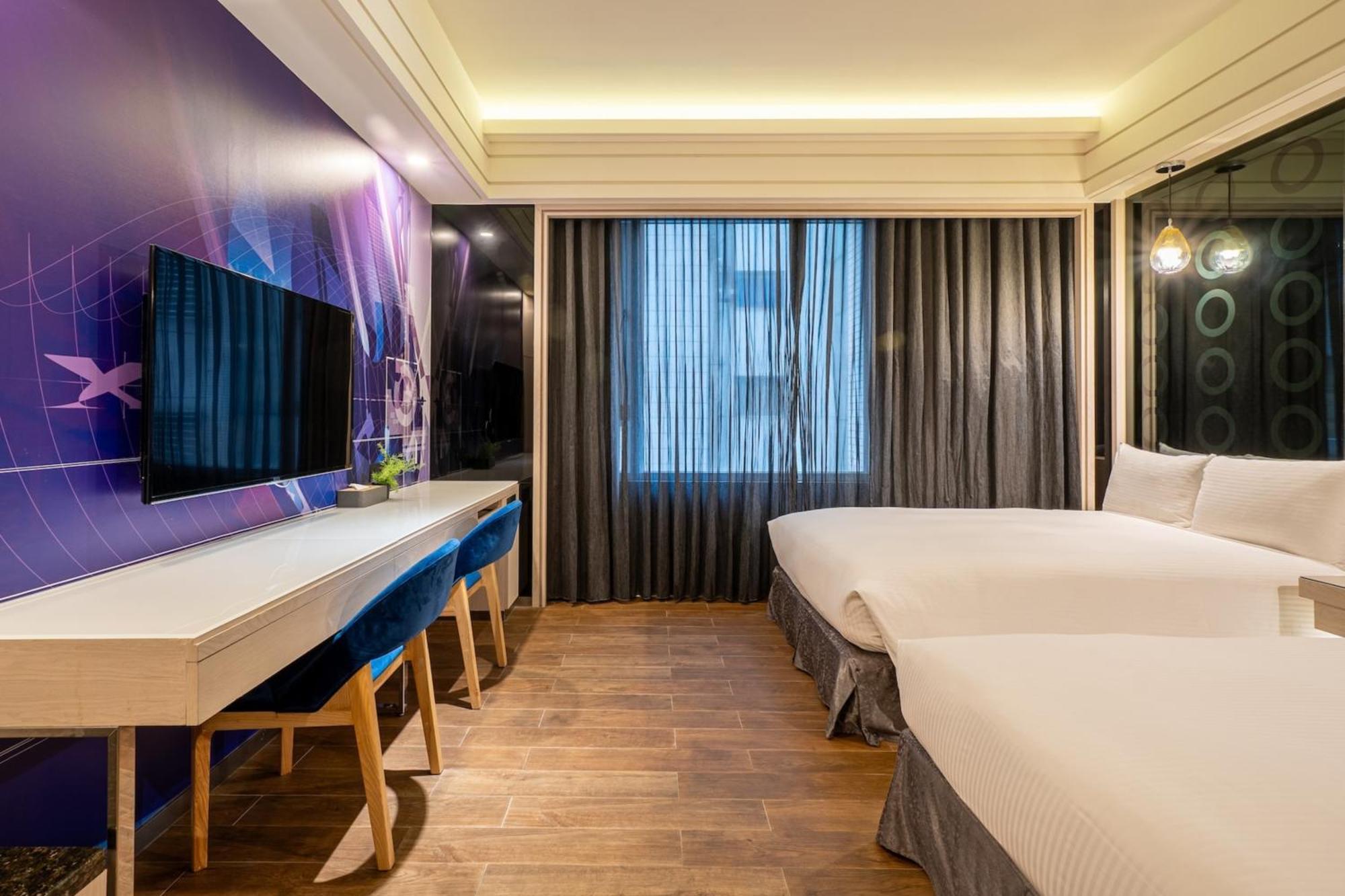 Guide Hotel Taichung Ziyou Luaran gambar