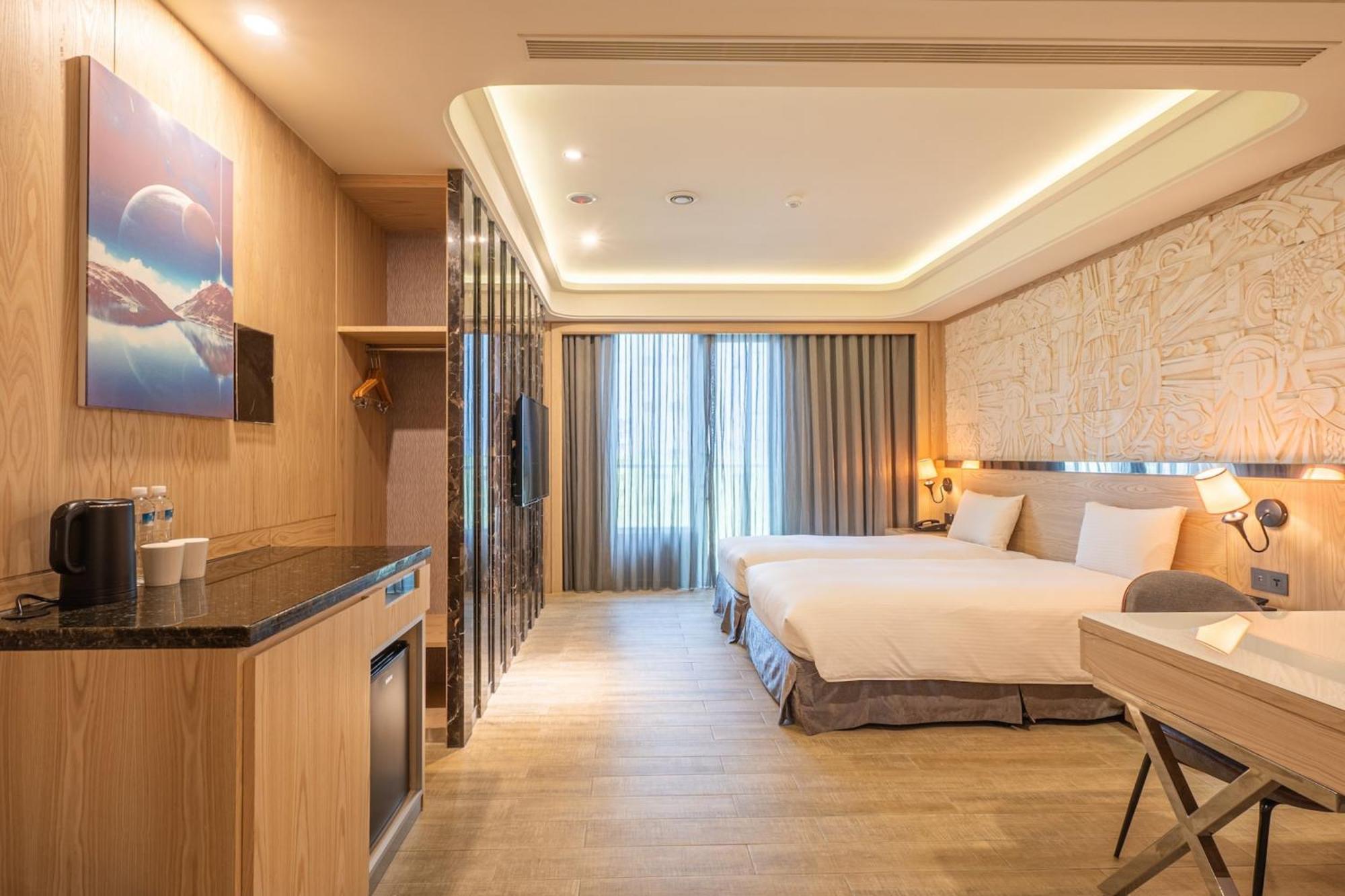 Guide Hotel Taichung Ziyou Luaran gambar