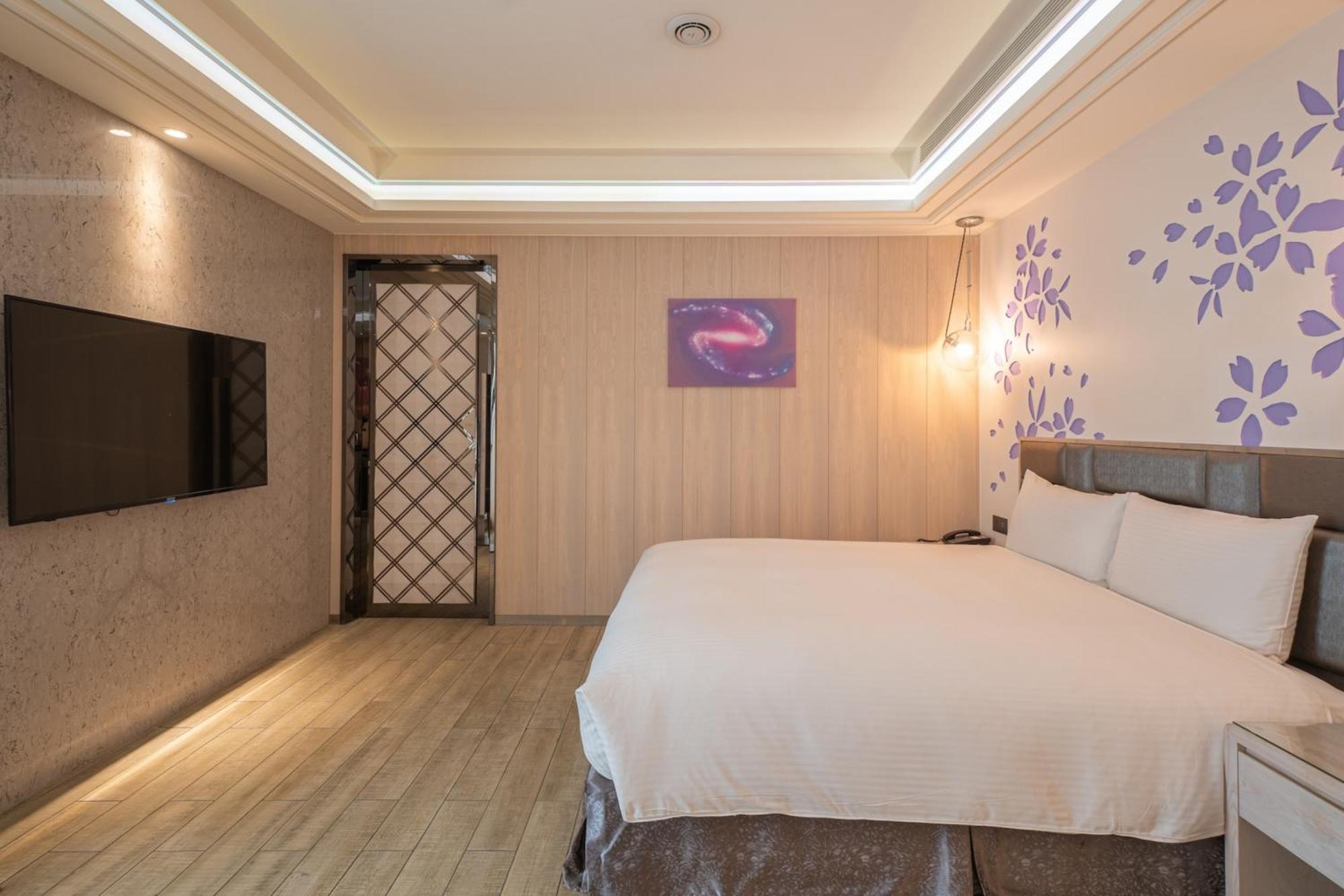 Guide Hotel Taichung Ziyou Luaran gambar
