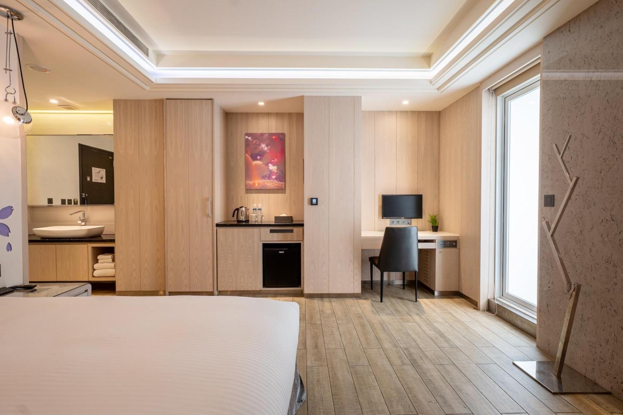 Guide Hotel Taichung Ziyou Luaran gambar