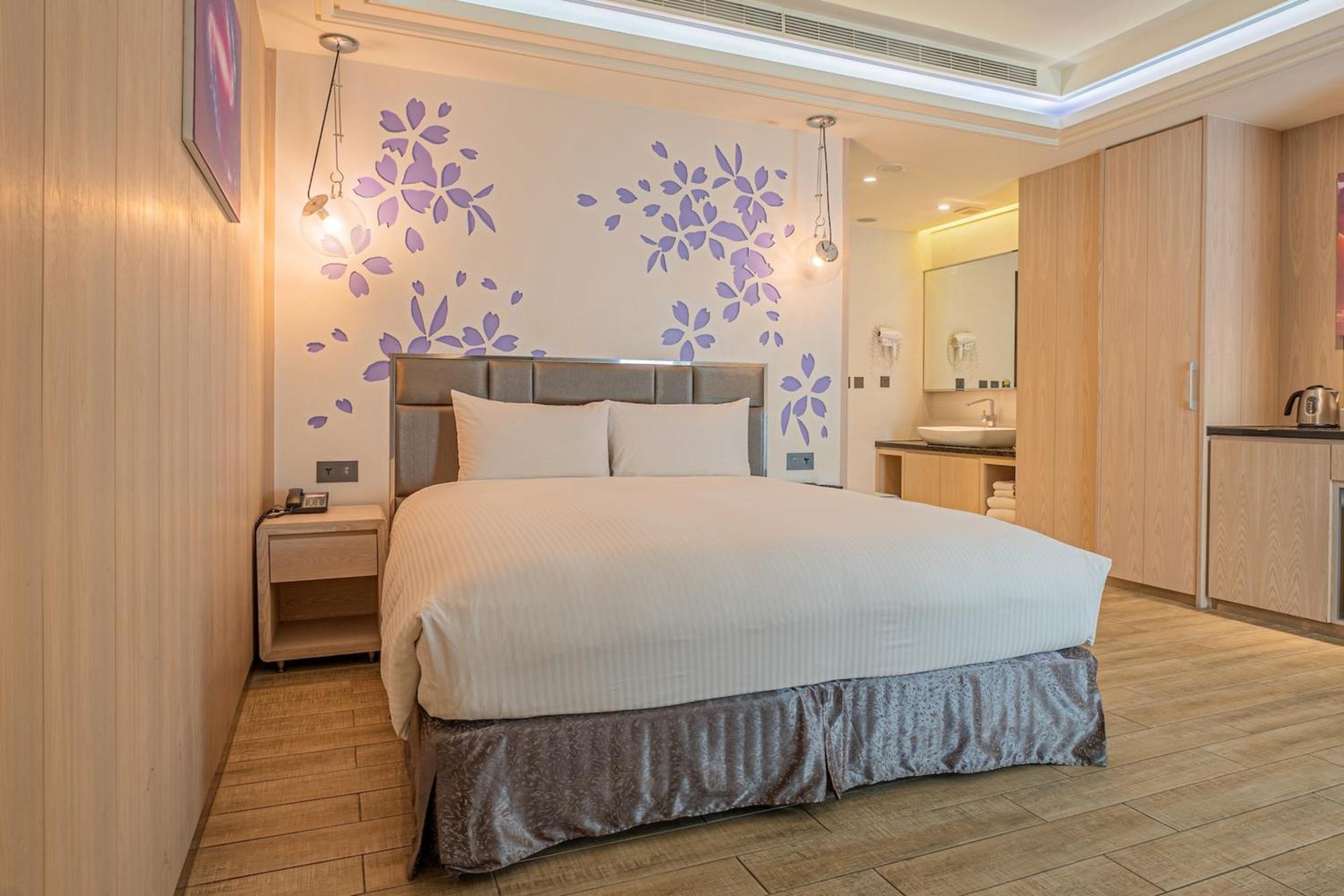 Guide Hotel Taichung Ziyou Luaran gambar