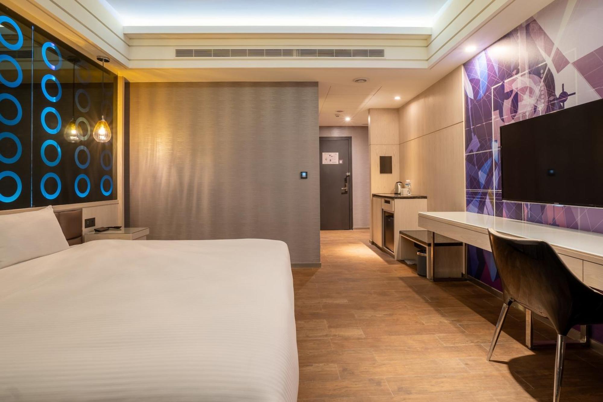 Guide Hotel Taichung Ziyou Luaran gambar