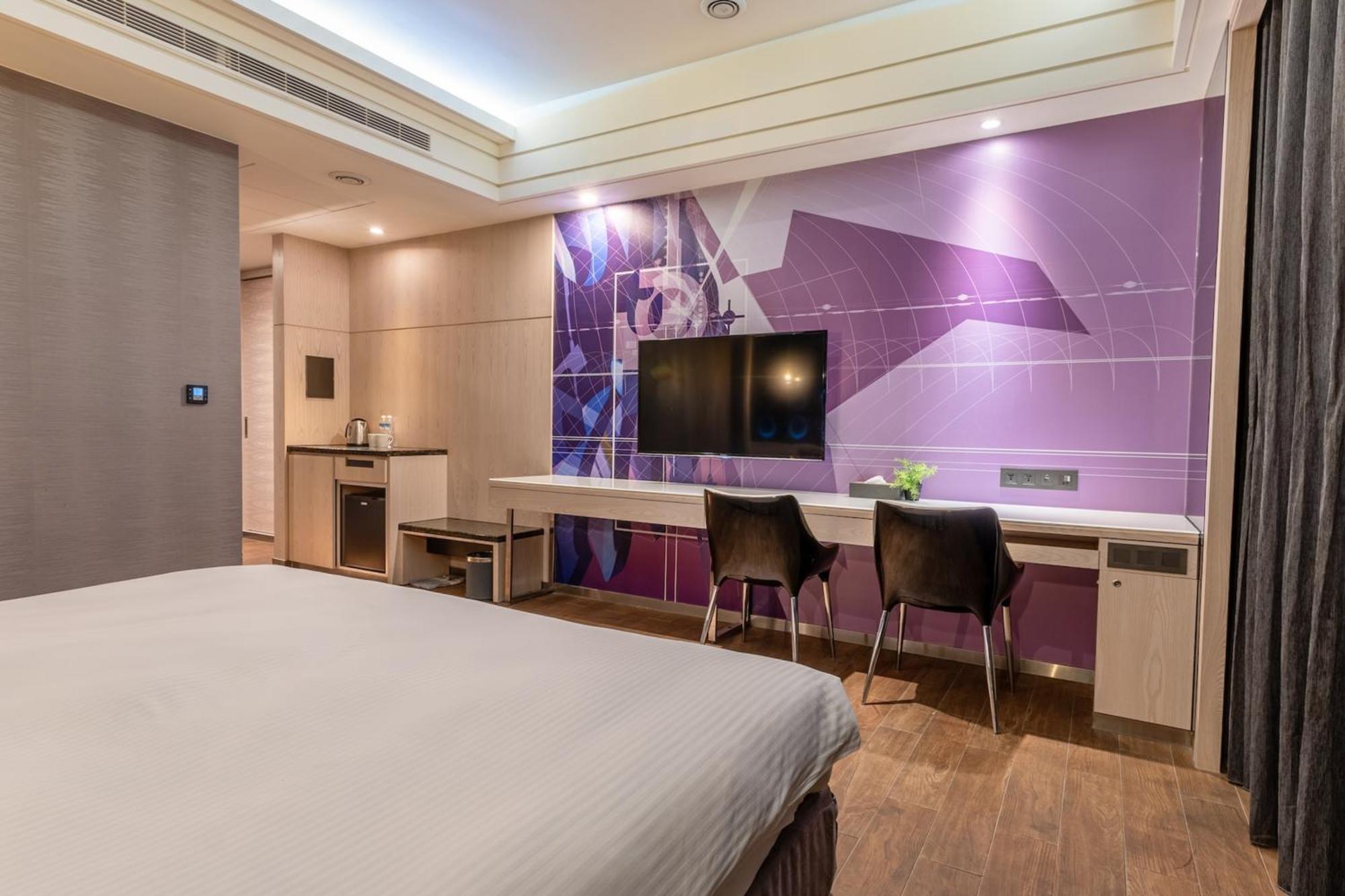 Guide Hotel Taichung Ziyou Luaran gambar