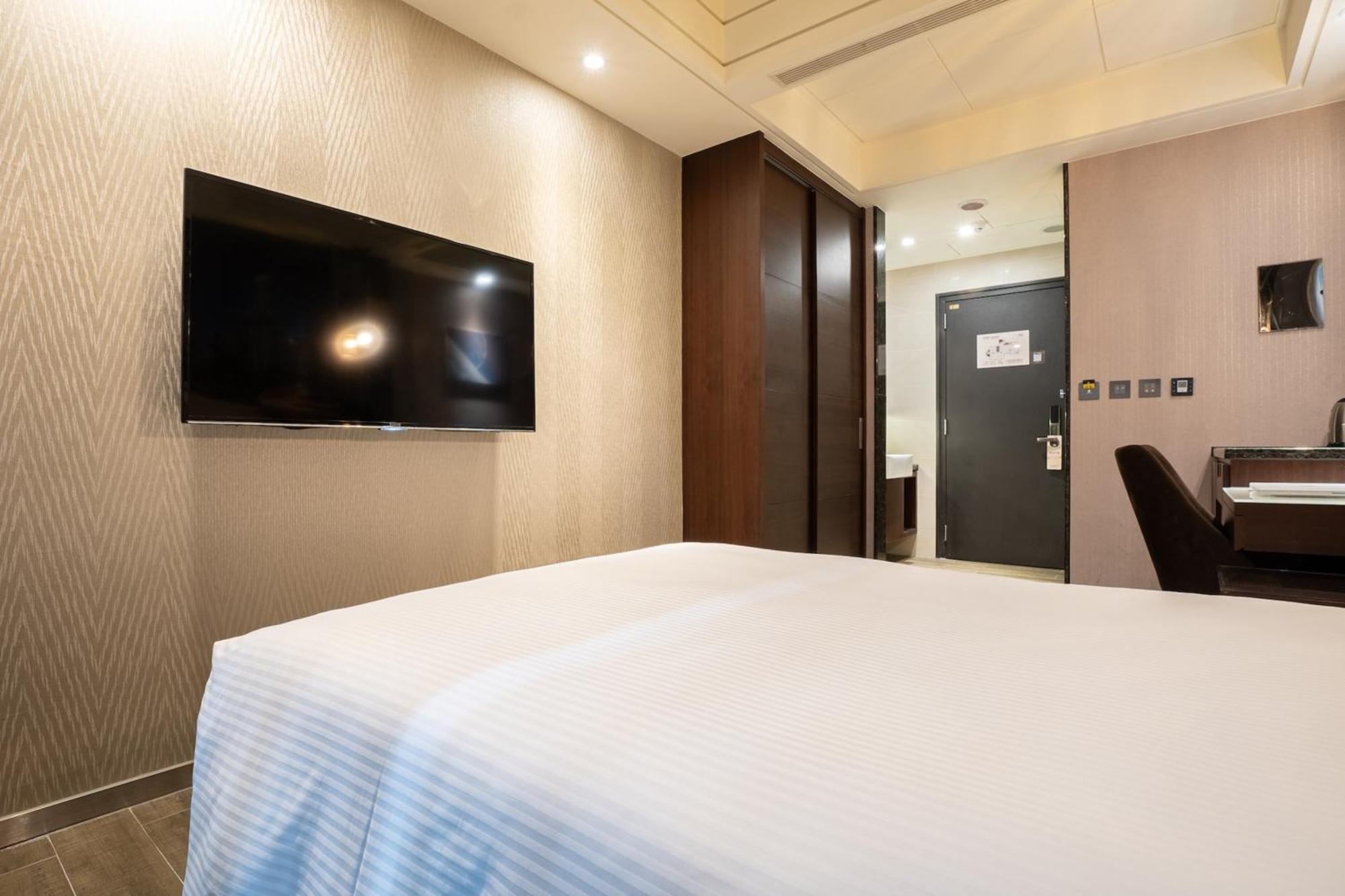 Guide Hotel Taichung Ziyou Luaran gambar
