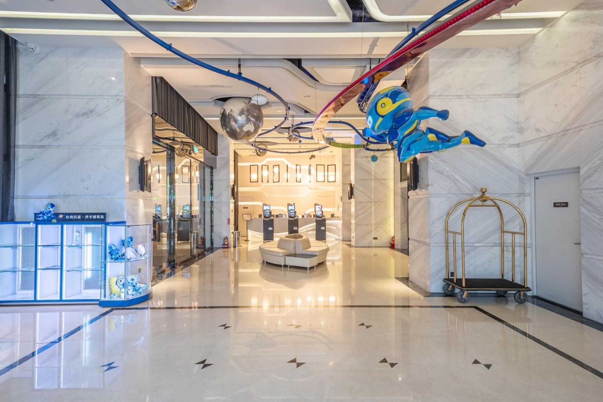 Guide Hotel Taichung Ziyou Luaran gambar