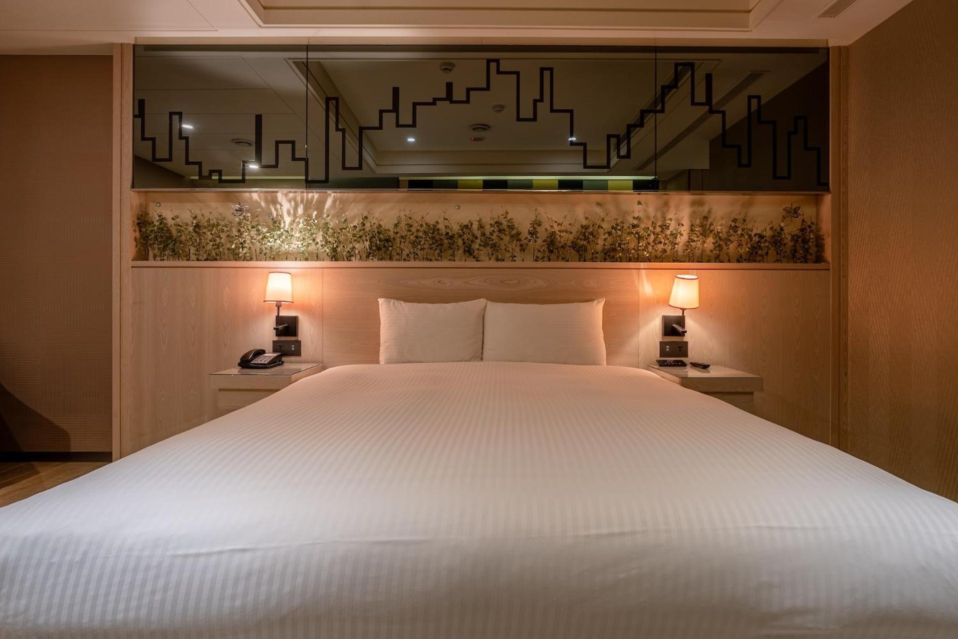 Guide Hotel Taichung Ziyou Luaran gambar