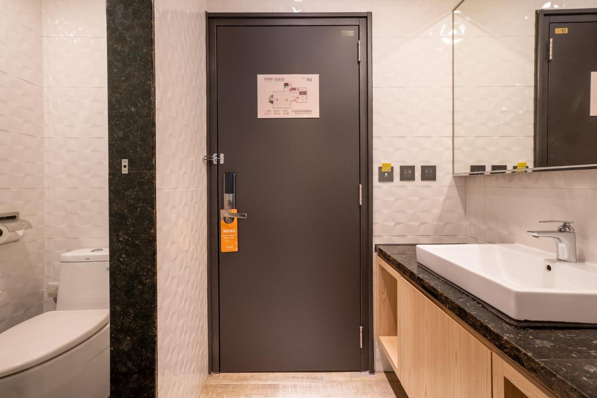 Guide Hotel Taichung Ziyou Luaran gambar