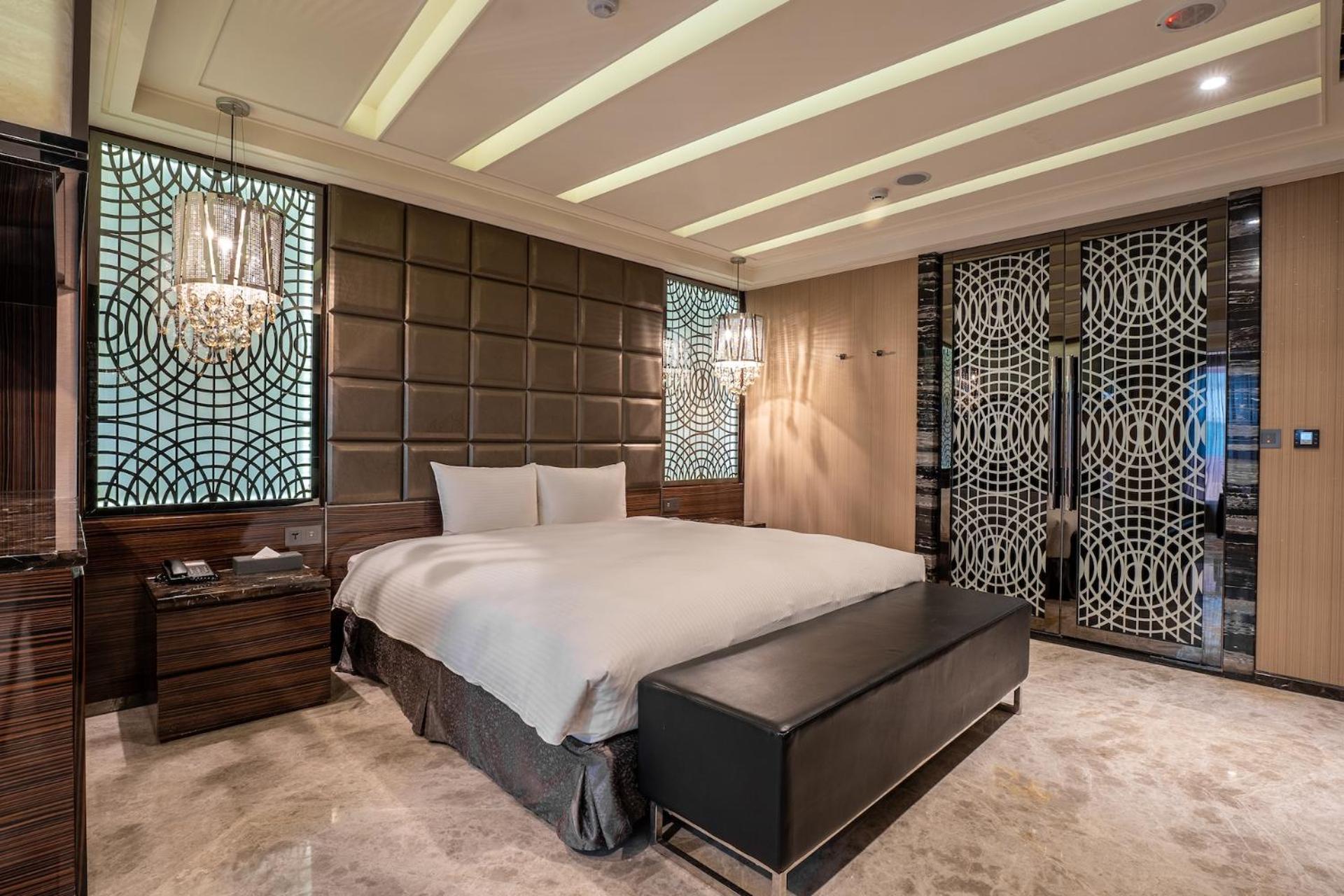 Guide Hotel Taichung Ziyou Luaran gambar