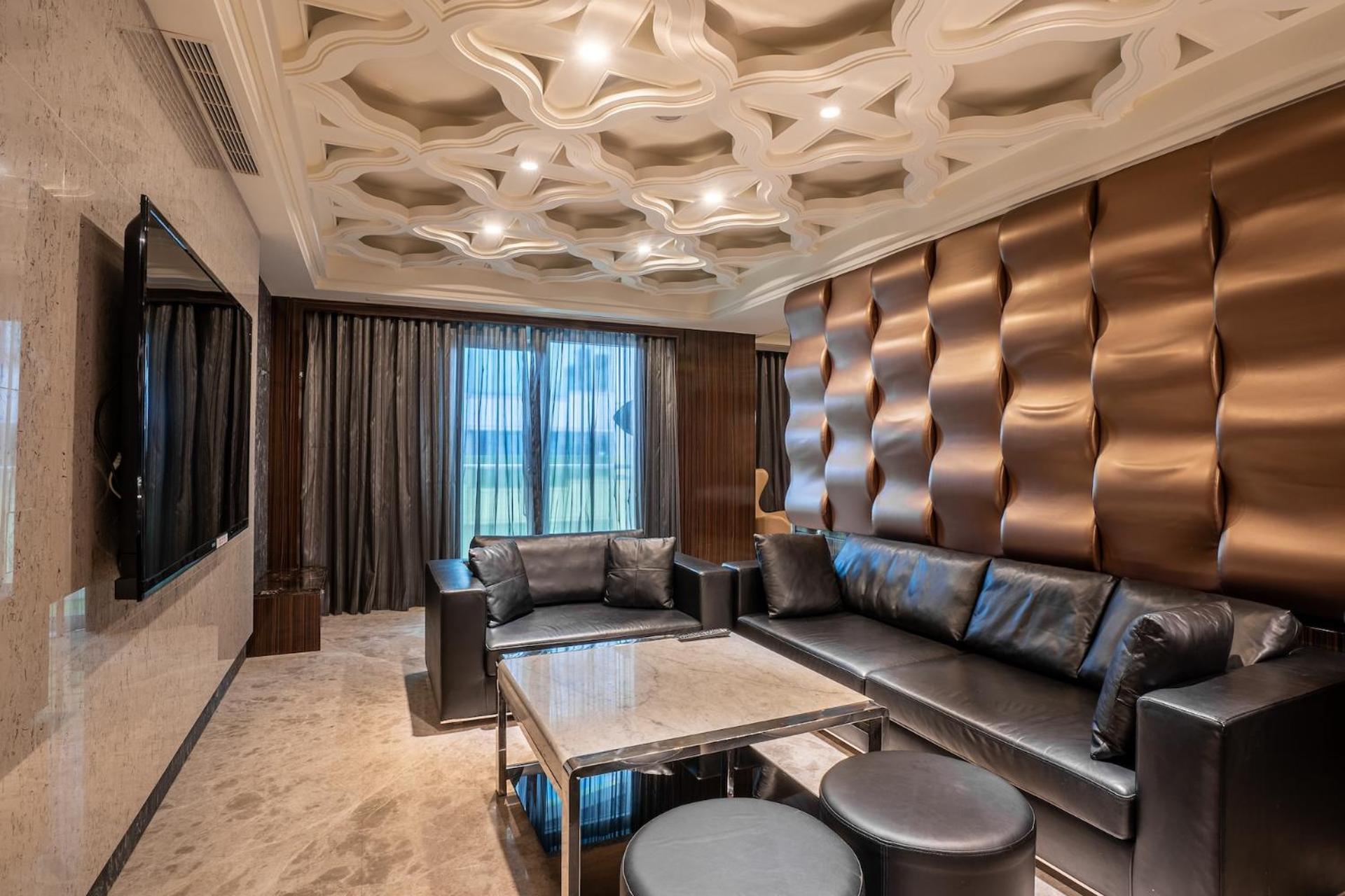 Guide Hotel Taichung Ziyou Luaran gambar