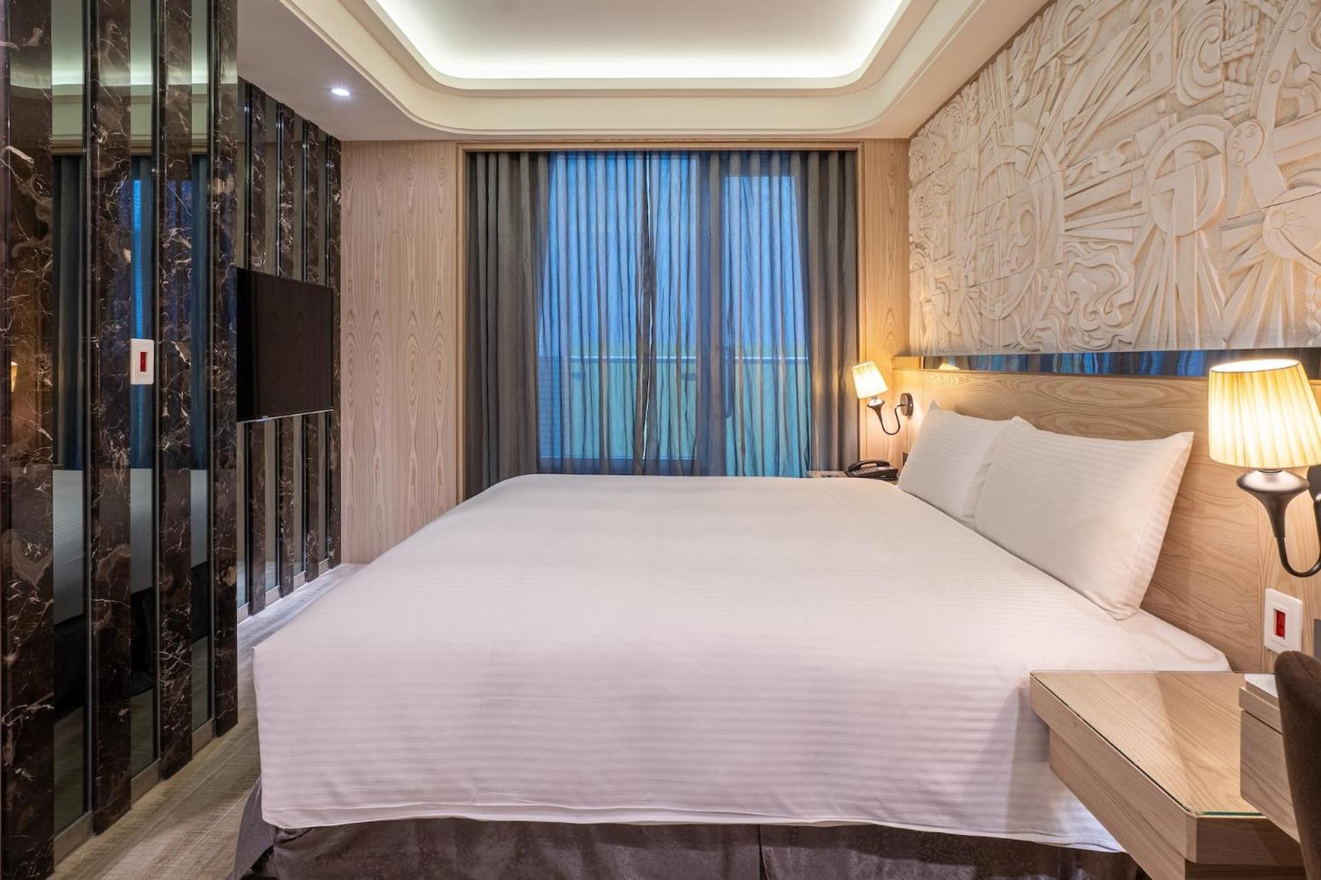 Guide Hotel Taichung Ziyou Luaran gambar
