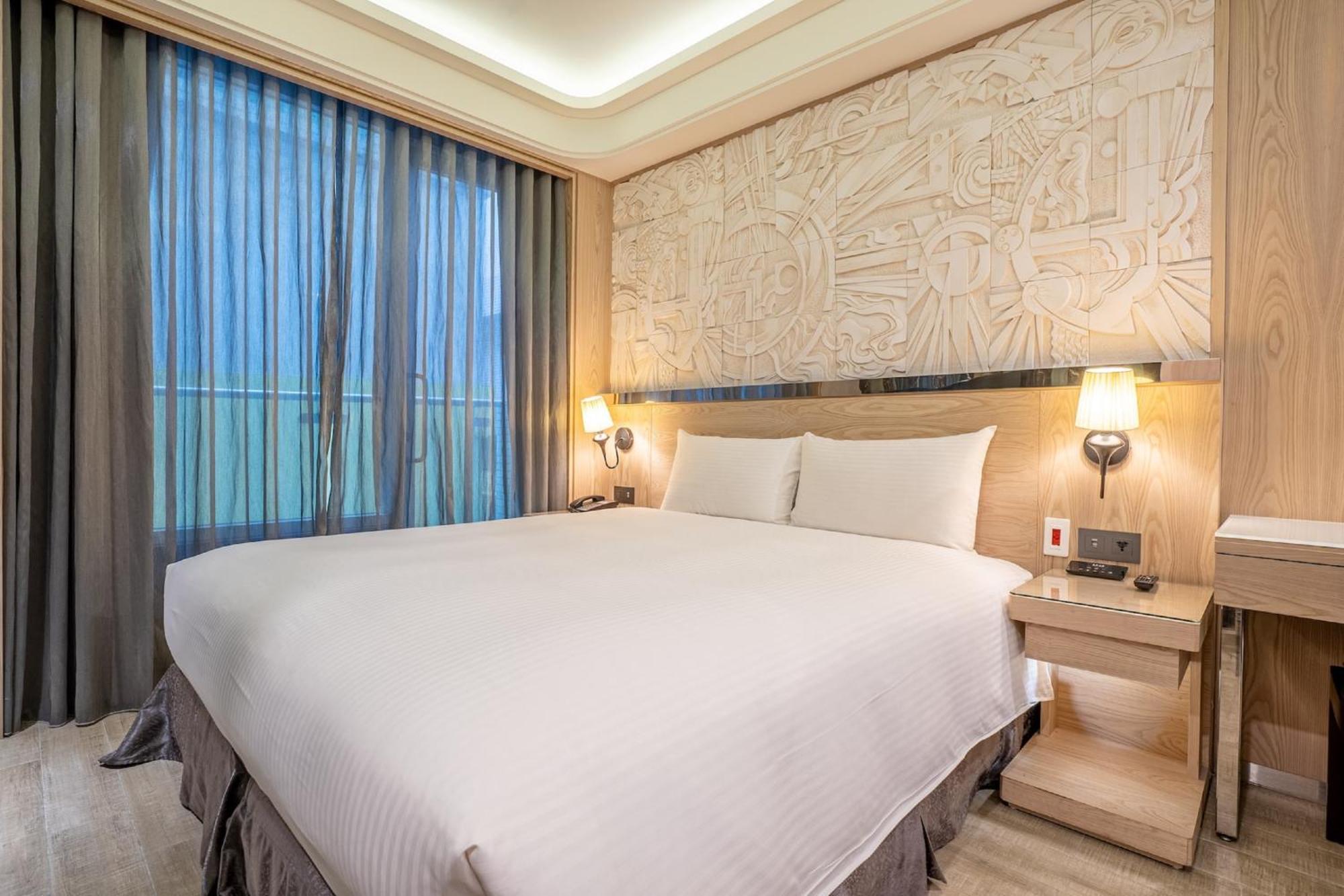 Guide Hotel Taichung Ziyou Luaran gambar